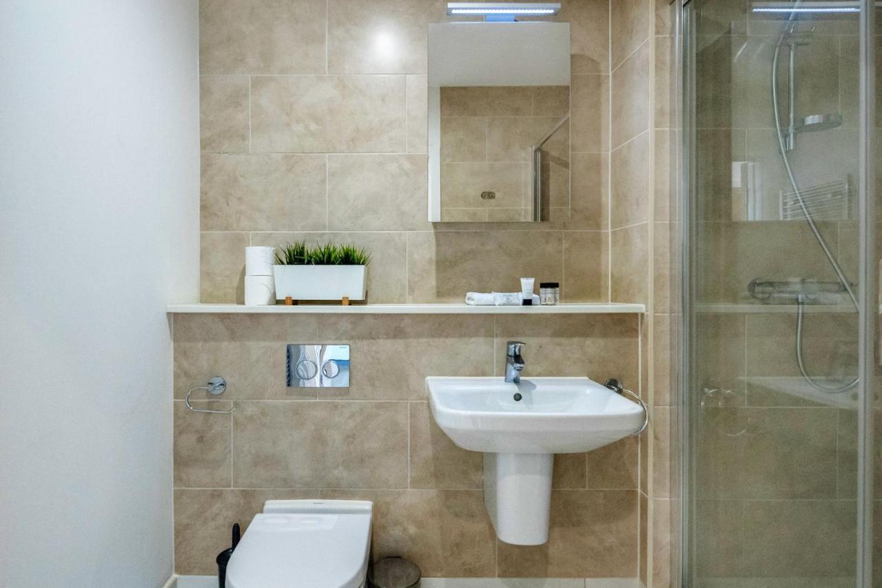Roomspace Serviced Apartments - Swan House Leatherhead Zewnętrze zdjęcie
