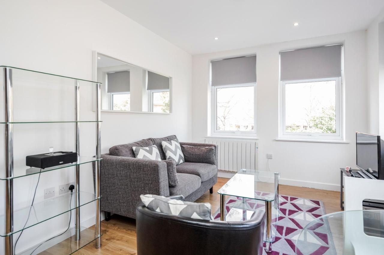 Roomspace Serviced Apartments - Swan House Leatherhead Zewnętrze zdjęcie