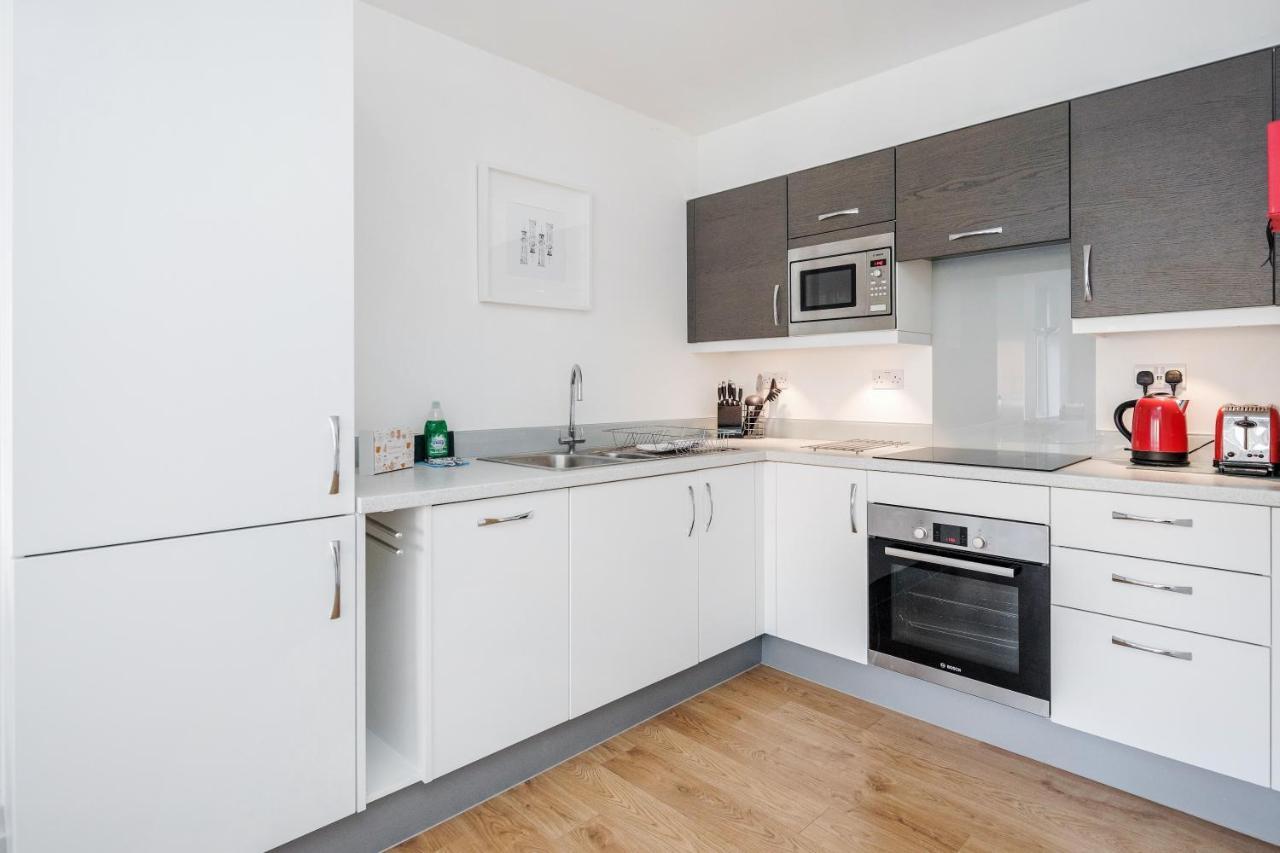 Roomspace Serviced Apartments - Swan House Leatherhead Zewnętrze zdjęcie