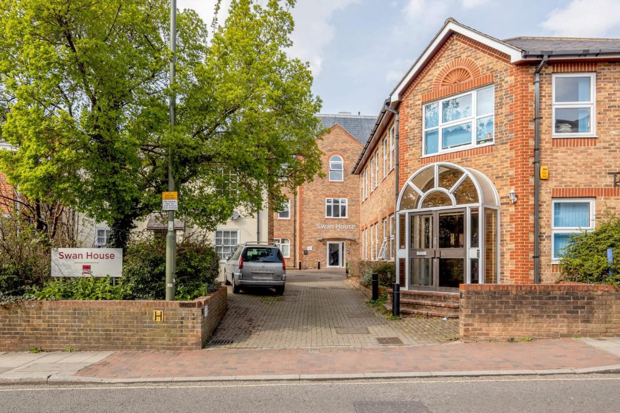 Roomspace Serviced Apartments - Swan House Leatherhead Zewnętrze zdjęcie